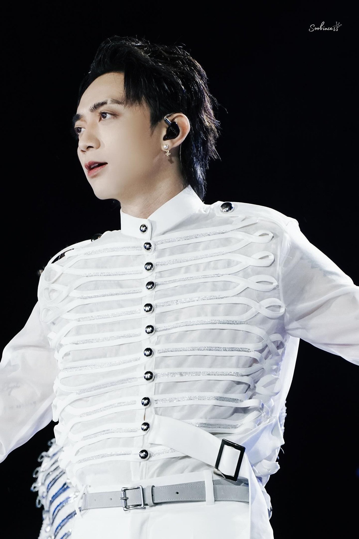 Cùng ngày, “bá tước” Sơn Tùng M-TP và "hoàng tử" SOOBIN đụng độ outfit sân khấu - 9