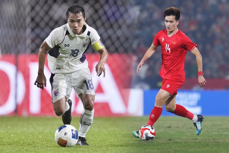 Thái Lan áp sát top 100 FIFA, trong khi ĐT Việt Nam tụt 1 bậc