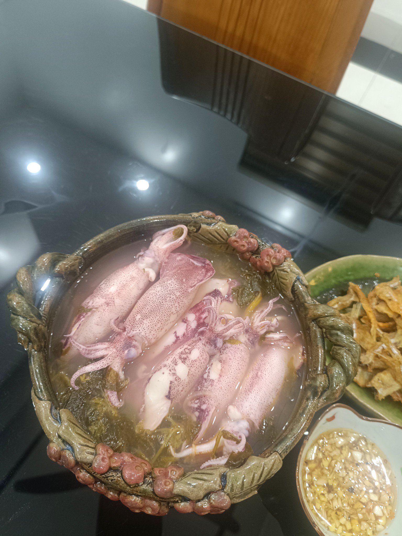 Bát canh mực nấu rau vông vang vừa&nbsp;ngon, đủ chất lại dễ nấu rất hợp với gia đình bận rộn.