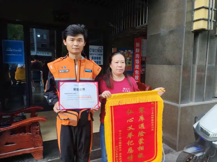 Cứu nữ giám đốc thoát khỏi kho lạnh, shipper nhận thưởng hàng chục triệu đồng - 2