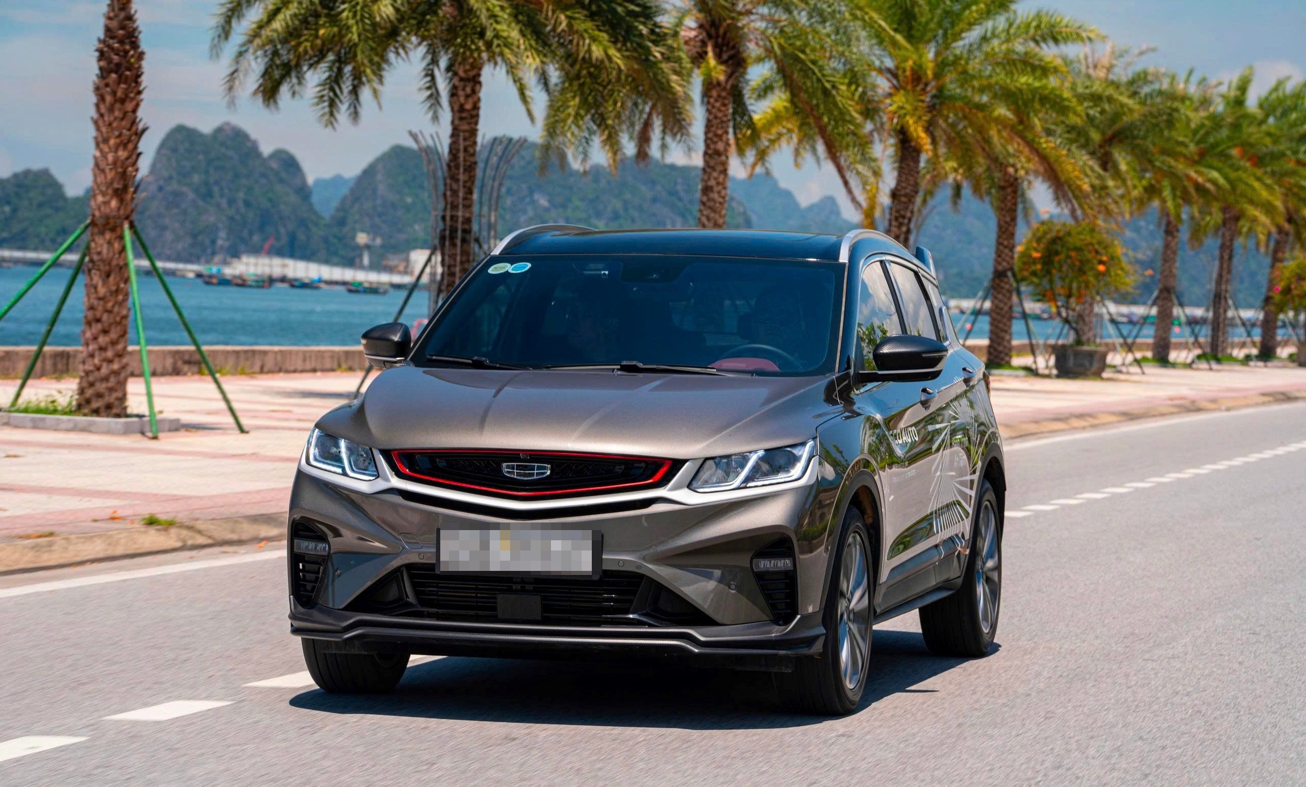 Geely Coolray đang là mẫu xe có ưu đãi hấp dẫn nhất của Geely với mức giá bán chỉ từ 499 triệu đồng cho bản Standard.