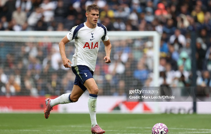 Tottenham hét giá 69 triệu bảng cho Van de Ven