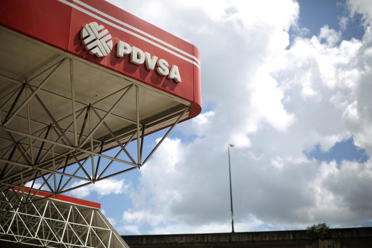 Venezuela quốc hữu hóa ngành dầu mỏ từ năm 1976, vận hành bởi công ty nhà nước PDVSA. Ảnh: Reuters.