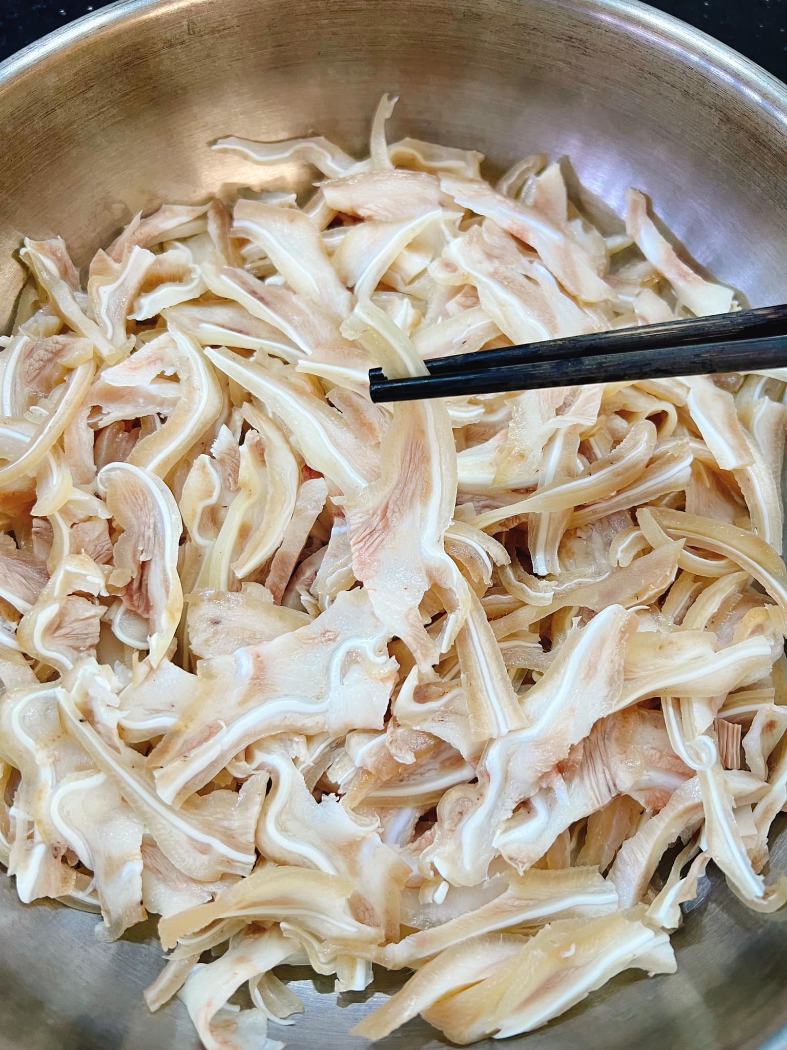 Bí quyết làm nộm tai heo khế chua giòn sần sật, ăn cả đĩa không thấy chán - 5