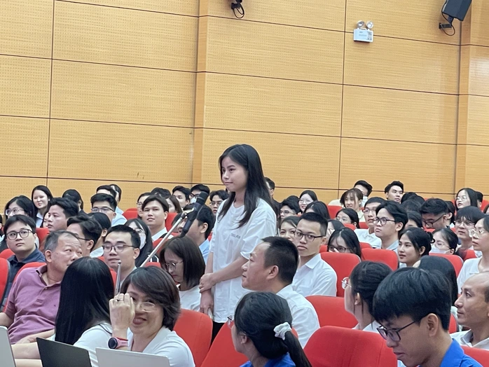 Các học học viên được lựa chọn chuyên ngành bác sĩ nội trú ngay tại hội trường Trường ĐH Y Hà Nội. (Ảnh: NLĐ)