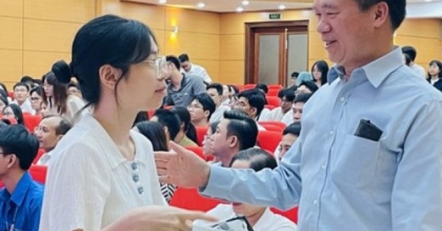 Hai thủ khoa Đại học Y Hà Nội bật mí ngành học bác sĩ nội trú