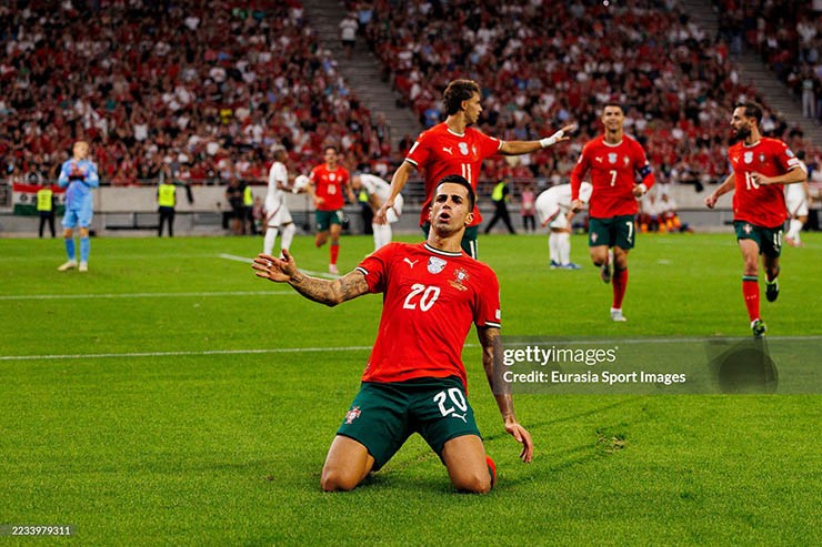 Cancelo vẫn chơi tuyệt hay trong màu áo tuyển Bồ Đào Nha