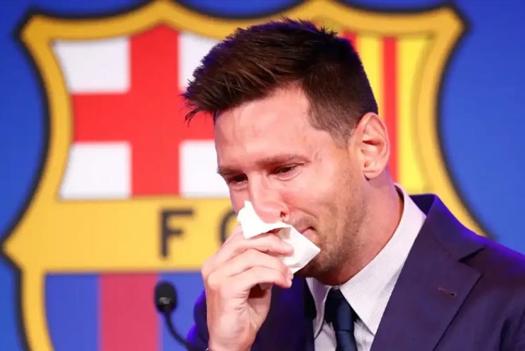 Messi từng phải rời Barcelona trong nước mắt