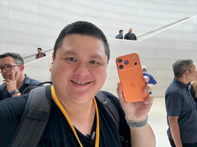 Anh Luân là một trong những người Việt Nam đầu tiên được trải nghiệm iPhone 17 series trong buổi ra mắt của Apple. (Ảnh: Nguyễn Ngọc Duy Luân)
