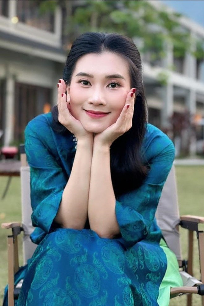 Chân dung BTV Khánh Trang vừa trở lại bản tin Thời sự 19h VTV - 9