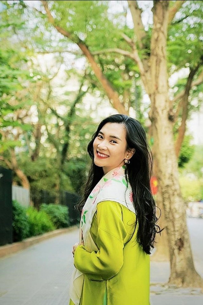 Chân dung BTV Khánh Trang vừa trở lại bản tin Thời sự 19h VTV - 10