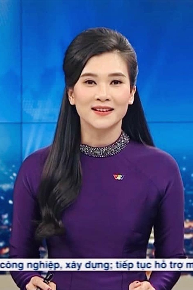 Chân dung BTV Khánh Trang vừa trở lại bản tin Thời sự 19h VTV - 13