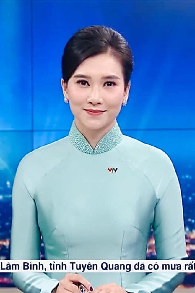Chân dung BTV Khánh Trang vừa trở lại bản tin Thời sự 19h VTV - 5