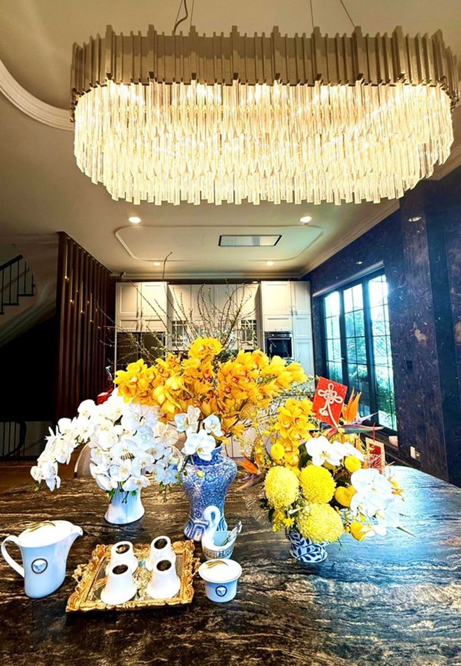 Nữ diễn viên xinh đẹp, giàu có: Sở hữu biệt thự bề thế ở Hà Nội, tuổi 40 hạnh phúc bên chồng - 12