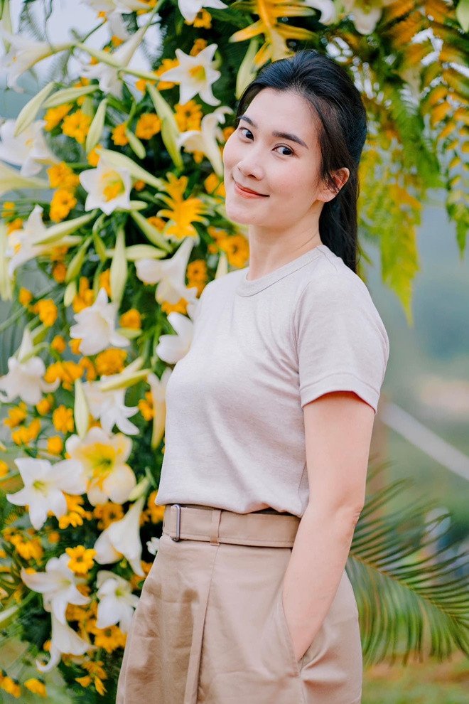 Chân dung BTV Khánh Trang vừa trở lại bản tin Thời sự 19h VTV - 19