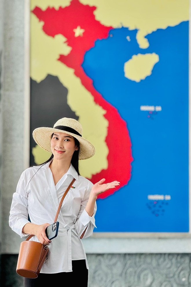 Chân dung BTV Khánh Trang vừa trở lại bản tin Thời sự 19h VTV - 20