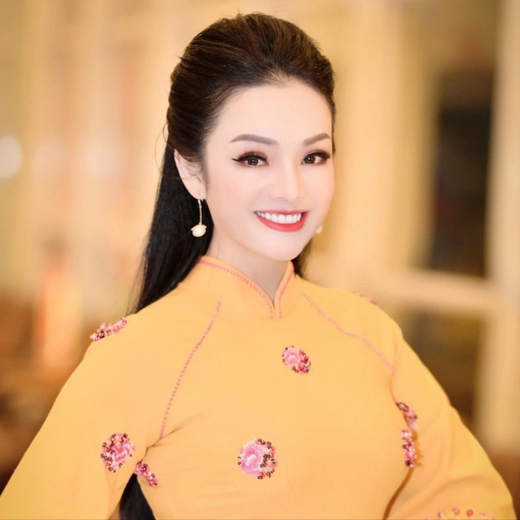 NSƯT Tân Nhàn là nữ ứng viên, nữ ca sĩ duy nhất có tên trong danh sách Hội đồng Giáo sư cơ sở đề nghị xét công nhận đạt tiêu chuẩn chức danh GS, PGS năm 2025.