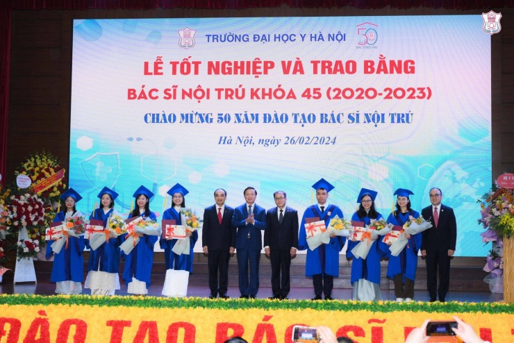 Lễ trao bằng bác sĩ nội trú của Trường Đại học Y Hà Nội năm 2024