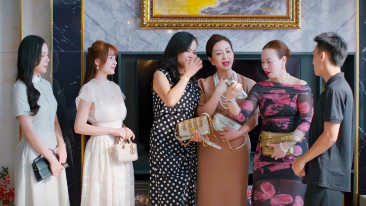   Nhân vật Mỹ Anh bị 'khinh rẻ' vì một chiếc túi hiệu