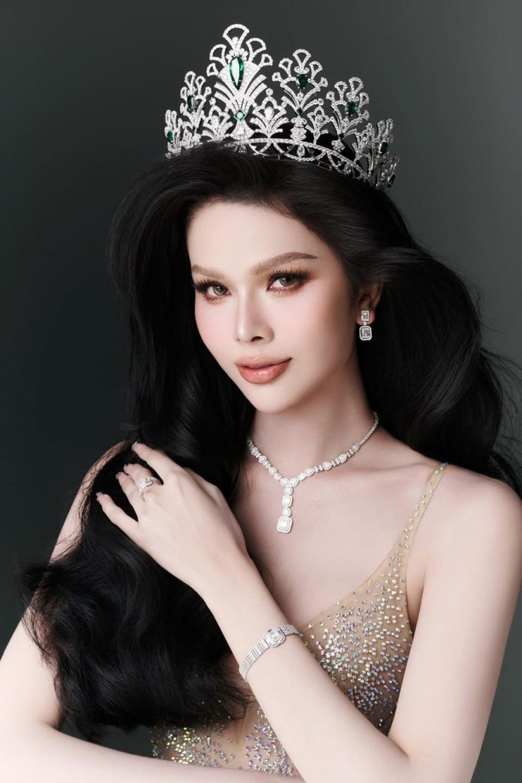 Hà Tâm Như tên thật là Hà Minh Vương, 27 tuổi, quê Vĩnh Long, số đo ba vòng lần lượt là 84-64-90 cm. Cô phẫu thuật chuyển giới vào năm 2023. Người đẹp cho biết gia đình ủng hộ, làm chỗ dựa tinh thần cho cô trong nhiều giai đoạn khó khăn.