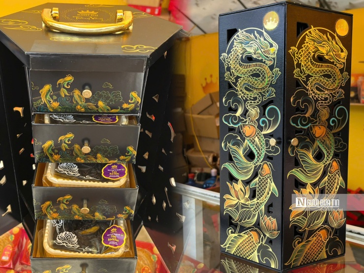 Dòng sản phẩm cao cấp Trăng Vàng Black&Gold năm nay được xem là “ngôi sao” trong bộ sưu tập của Kinh Đô. Với thiết kế sang trọng, tinh xảo, hộp quà 4 bánh có giá trị 1.500.000 đồng không chỉ là món ăn gắn liền với hương vị Trung thu truyền thống, mà còn trở thành biểu tượng của sự tri ân, lựa chọn quà biếu đầy đẳng cấp dành cho đối tác, người thân trong mùa trăng 2025.