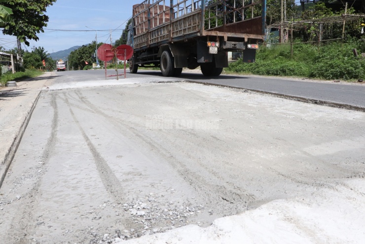 Đường 1.800 tỉ có Tập đoàn Thuận An thi công ở Đà Nẵng mới thảm nhựa đã hỏng - 10