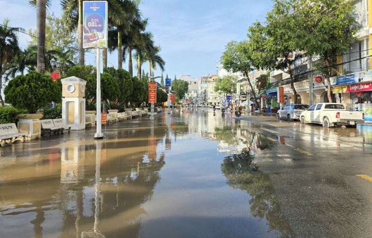 Bến Ninh Kiều lại chìm trong nước triều - 8