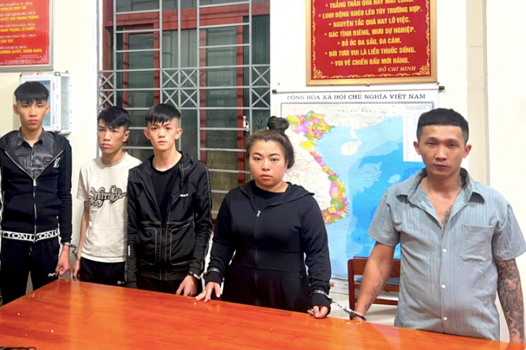 Đối tượng Nguyễn Thị Thanh Huệ cùng đồng bọn.