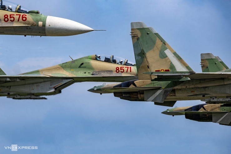 Biên đội Su-30MK2 luyện tập trên sân bay Kép, tháng 7/2025. Ảnh: Giang Huy