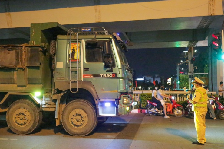 Tổ công tác dừng kiểm tra, xử lý vi phạm.