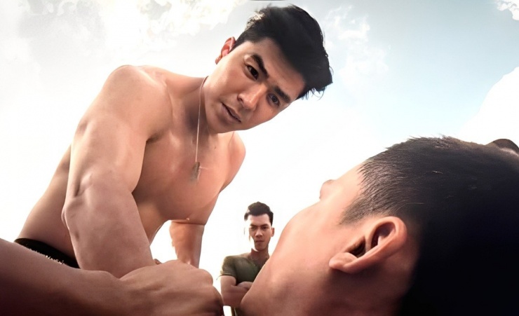 Steven Nguyễn - diễn viên đóng vai Quang - được khán giả dành sự quan tâm đặc biệt nhờ ngoại hình vạm vỡ, diễn xuất ổn trong Mưa đỏ.