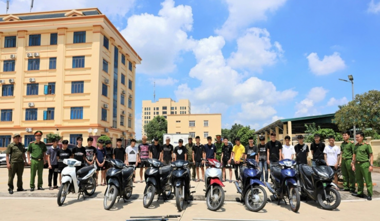 Nhóm đối tượng tại cơ quan công an.