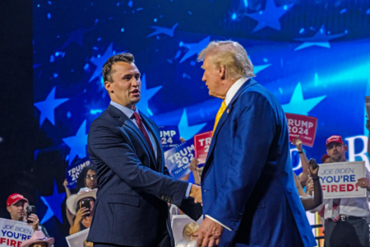 Đồng minh bị bắn tỉa, ông Trump lệnh treo cờ rủ, ông Obama lên tiếng