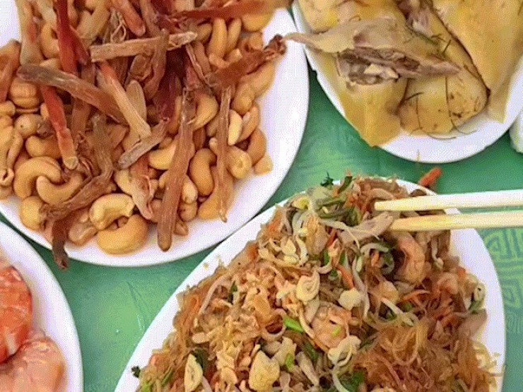 Mâm cỗ đám cưới ở Quảng Ninh gây sốt, khách ngỡ ngàng khi thử món giun biển xào