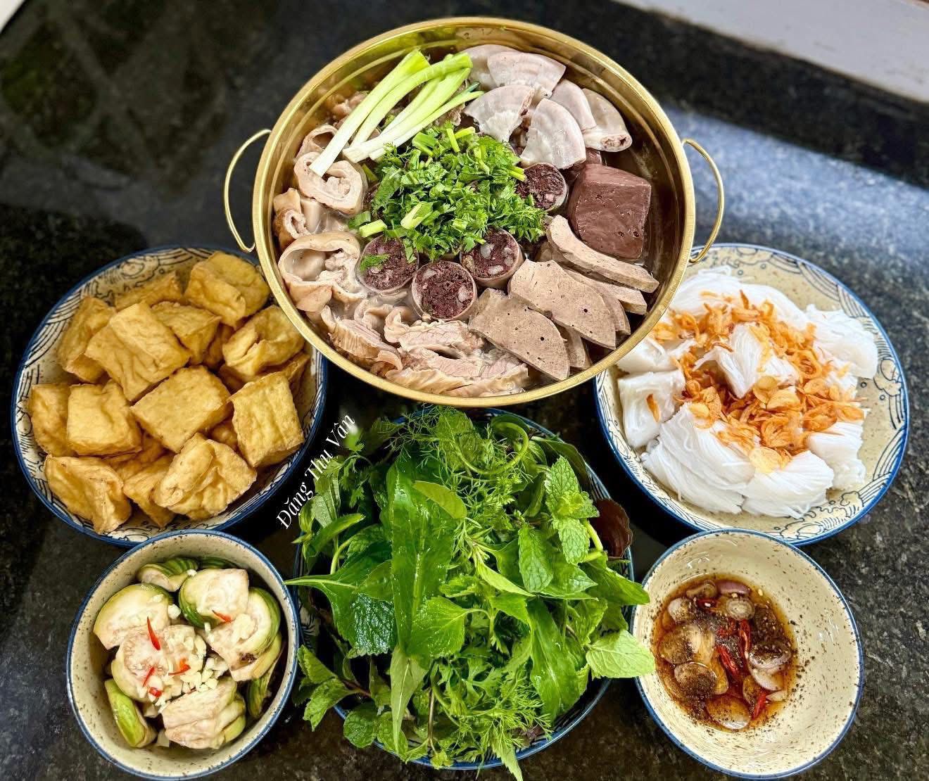 Lòng lợn - Đậu rán - Cà muối
