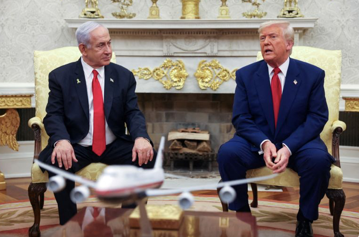 Tổng thống Mỹ Donald Trump trong cuộc tiếp Thủ tướng Israel Benjamin Netanyahu hồi tháng 4. (Ảnh: Reuters)