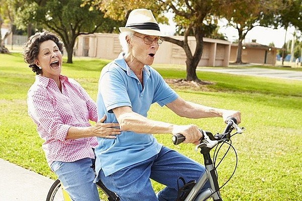 Nếu bạn đang băn khoăn không biết bắt đầu từ đâu để có giấc ngủ ngon, hãy thử dần thay đổi thói quen ăn uống hằng ngày, tăng cường những thực phẩm có lợi, giảm bớt đồ uống có cồn hay cafeine. Đừng quên kết hợp với một lối sống lành mạnh, vận động thường xuyên, giữ tinh thần thư thái và duy trì lịch ngủ khoa học. Ảnh minh họa: Internet