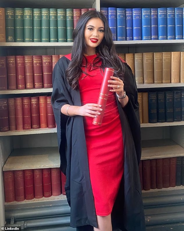 Amber Cunningham-Rogan được điều trị ngay lập tức sau khi phát hiện mắc ung thư CML. Ảnh: LinkedIn