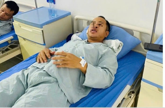 Anh Nguyễn Đức Vĩnh phải nhập viện điều trị do bị tấn công vô cớ.