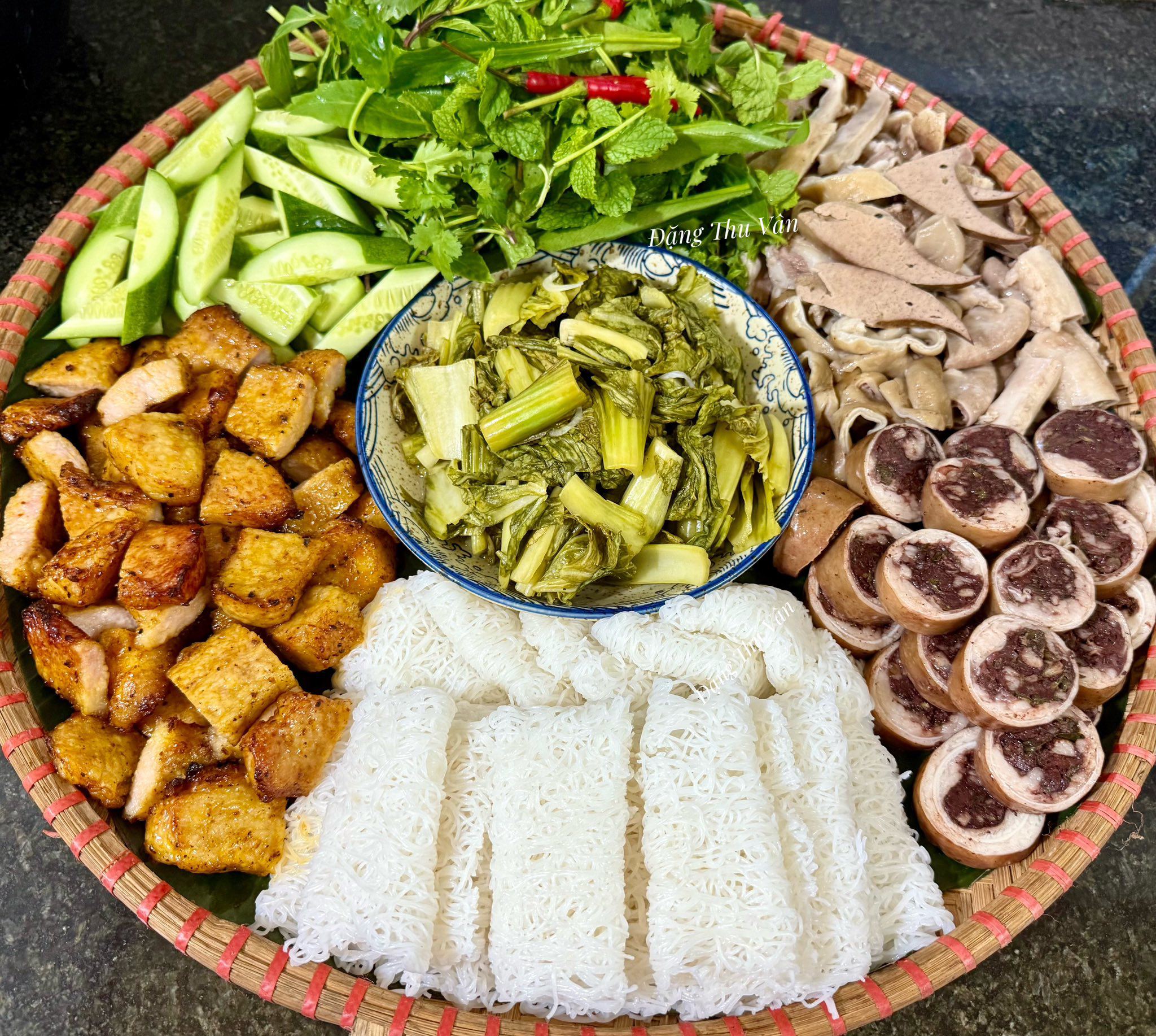 Nầm nướng - Lòng lợn - Bánh hỏi