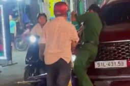 Người đàn ông say xỉn hành hung thanh niên xung phong