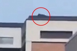 Thế giới - Video: Nghi phạm nấp trên mái nhà bắn tỉa sát hại đồng minh của ông Trump giữa đám đông?