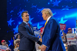 Đồng minh bị bắn tỉa, ông Trump lệnh treo cờ rủ, ông Obama lên tiếng