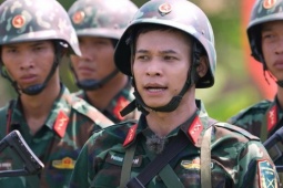 'Sao nhập ngũ': Độ Mixi không bị cắt sóng, Tăng Phúc bị nhắc nhở mái tóc vàng