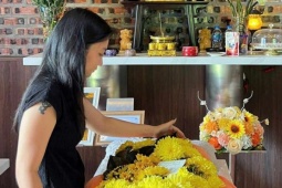 Thị trường - Tiêu dùng - Chi tiền triệu để thủy táng cho thú cưng