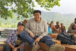 Bán hết tài sản đi chu du thế giới, cặp đôi kiếm lại hàng trăm tỷ sau 1 thập kỷ