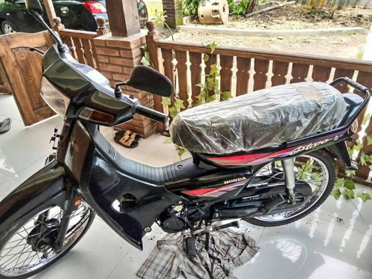 Honda Dream “lùn” đời 1997 tại Indonesia còn nguyên bản, giá hơn 160 triệu đồng - 1