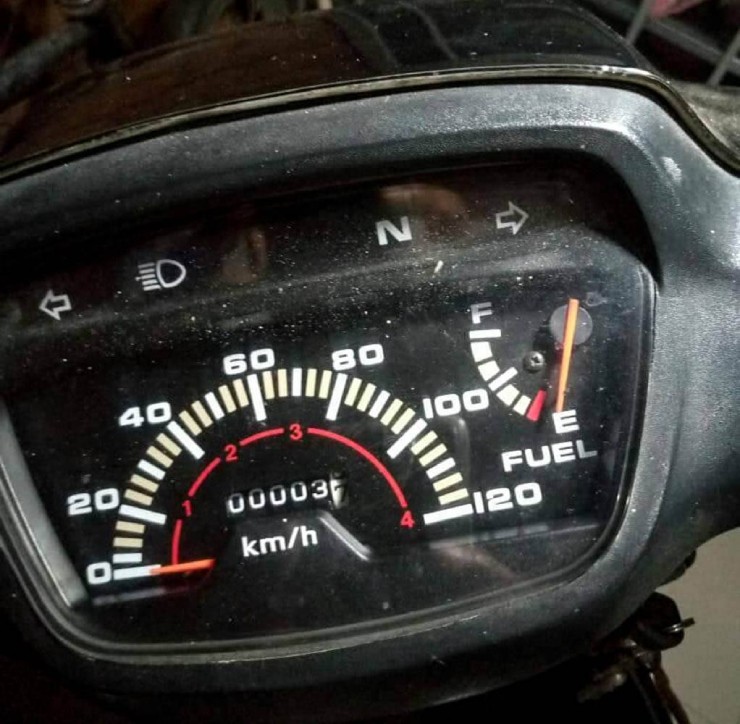 Honda Dream “lùn” đời 1997 tại Indonesia còn nguyên bản, giá hơn 160 triệu đồng - 2