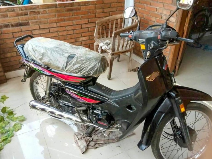 Honda Dream “lùn” đời 1997 tại Indonesia còn nguyên bản, giá hơn 160 triệu đồng - 4