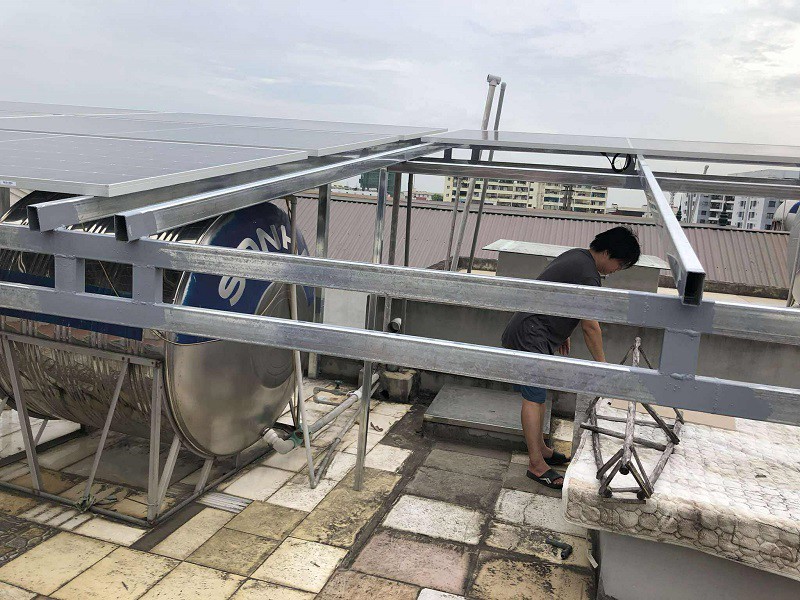 Lượng khách tìm hiểu nhờ tư vấn, thiết kế và lắp đặt hệ thống điện mặt trời mái nhà ngày càng tăng cao. (Ảnh: Phongluu Sola)